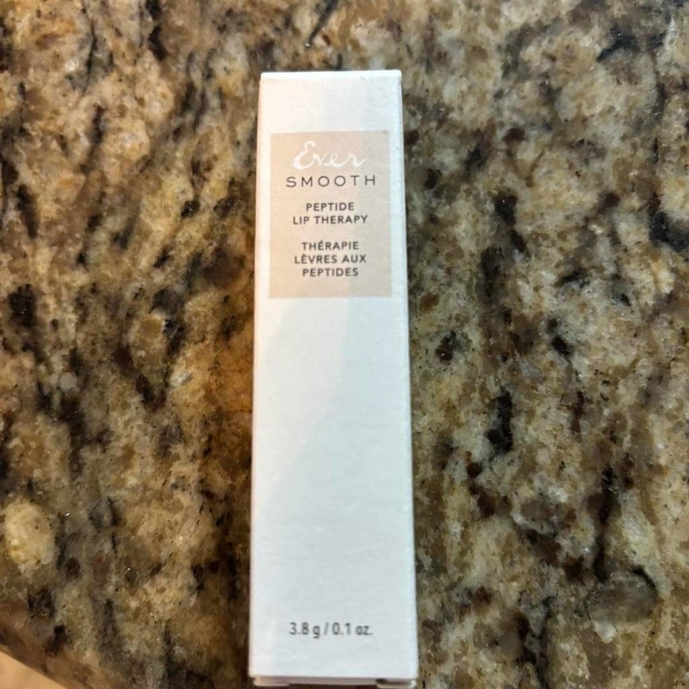 Ever Smooth lip therapy in peptide-rich formula - Picture 4 of 6